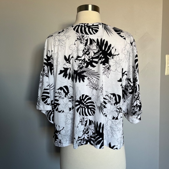 Puma Fashion Exotic Leaves Hawaii Floral White Cropped Boxy Relaxed Tee Top Larg - Picture 5 of 10